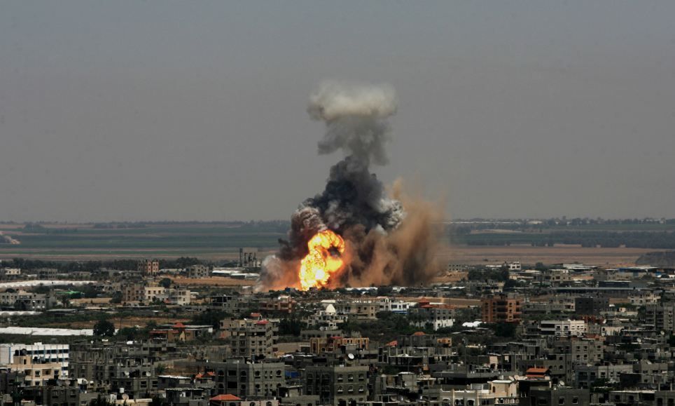 Rumah Warganya Diserang Roket, Israel Bombardir Target Hamas di Gaza