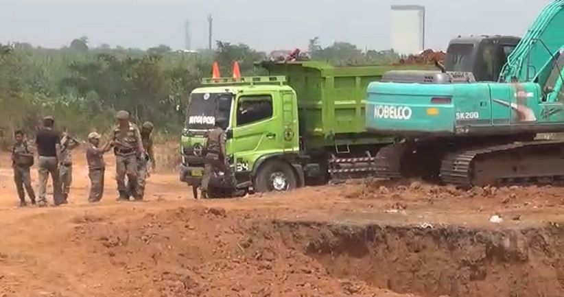 Satpol PP Tutup Paksa Puluhan Tambang Galian Tanah Ilegal di Bogor