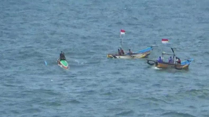 Perahu Terbalik Dihantam Ombak di Gunungkidul, 3 Nelayan Nyaris Tewas