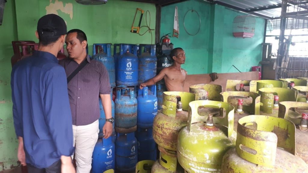Gudang Pengoplos Elpiji Digerebek Polisi, Puluhan Tabung Diamankan
