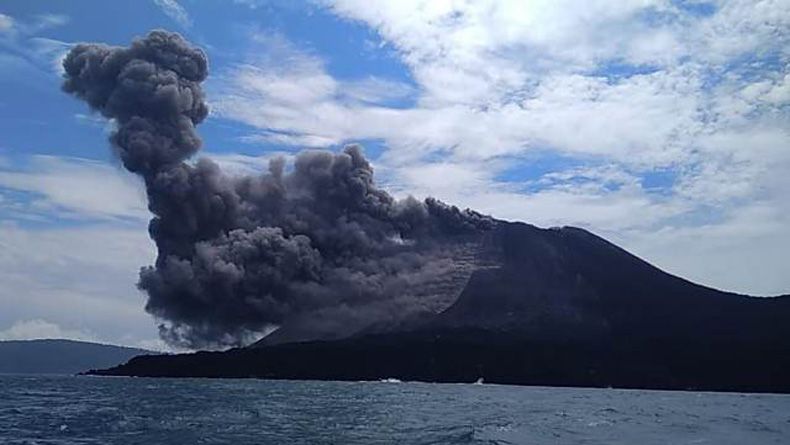 BMKG: Tsunami Anyer Diduga akibat Longsoran Erupsi Anak Krakatau