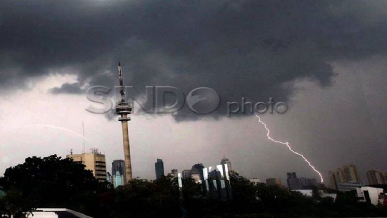 BMKG: Hujan Disertai Petir Siang Ini Guyur Jakarta Selatan dan Jakarta Timur