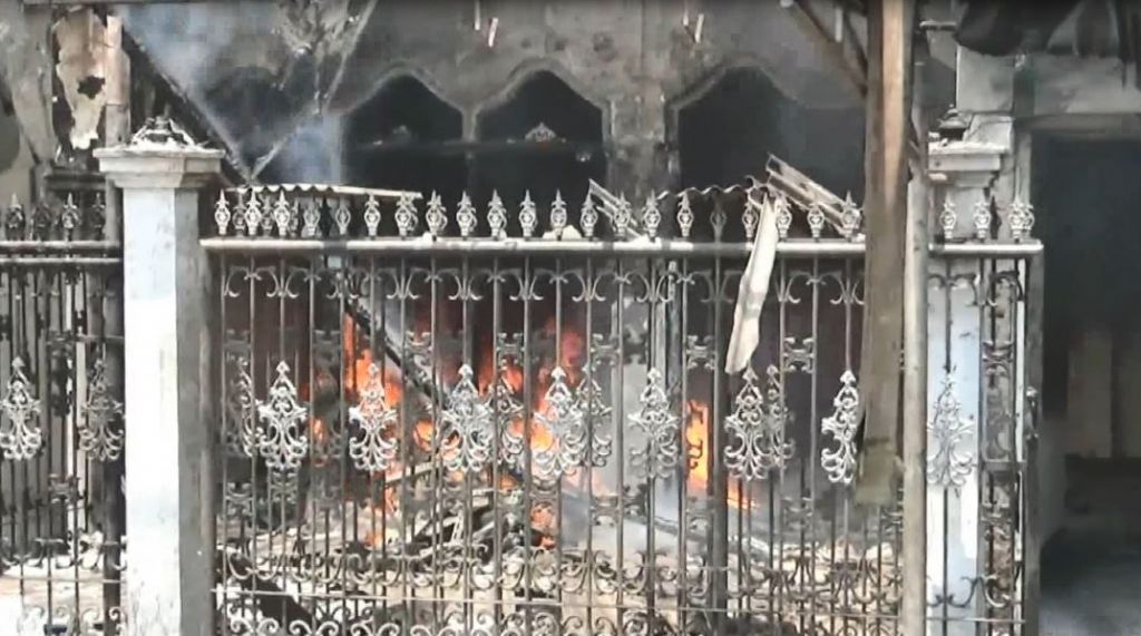 Elpiji Meledak Sambar Kios Bensin, 4 Rumah di Pasuruan Ludes Terbakar