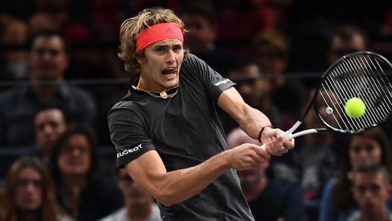 Mengalami Masalah di Bahu, Zverev Takluk dari Khachanov