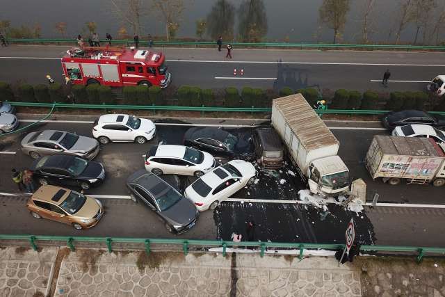 Truk Hantam Sejumlah Mobil di Jalan Tol China, 14 Orang Tewas