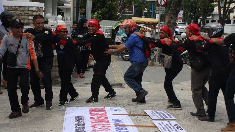 UMP Sumut 2019 Dinilai Tak Layak, Buruh Demo di Kantor Gubernur