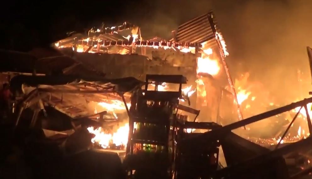 Toko Baju Anak di Pasar Tanjung Jember Terbakar