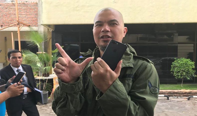 Datangi Polda Jatim, Dhani Bawa Barang Bukti dan Saksi Ahli Kominfo