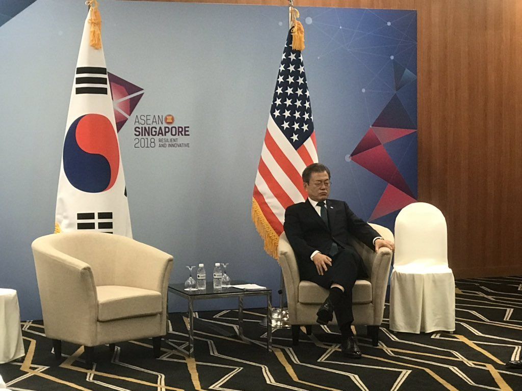 Tak Hanya Duterte, Presiden Moon Juga Tertidur di KTT ASEAN