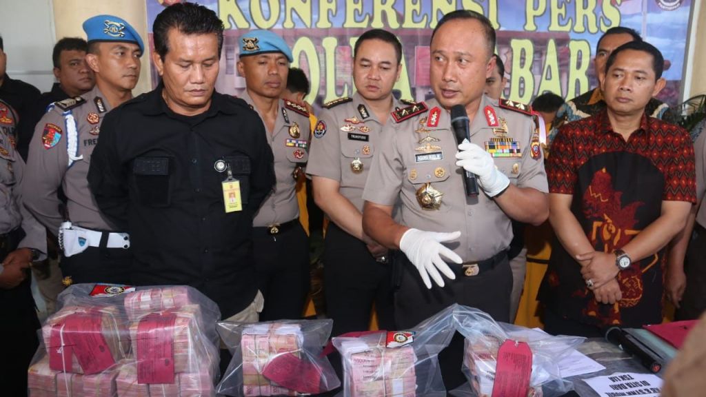 Sekda Tasikmalaya Jadi Tersangka Korupsi Dana Bansos Rp3,9 Miliar