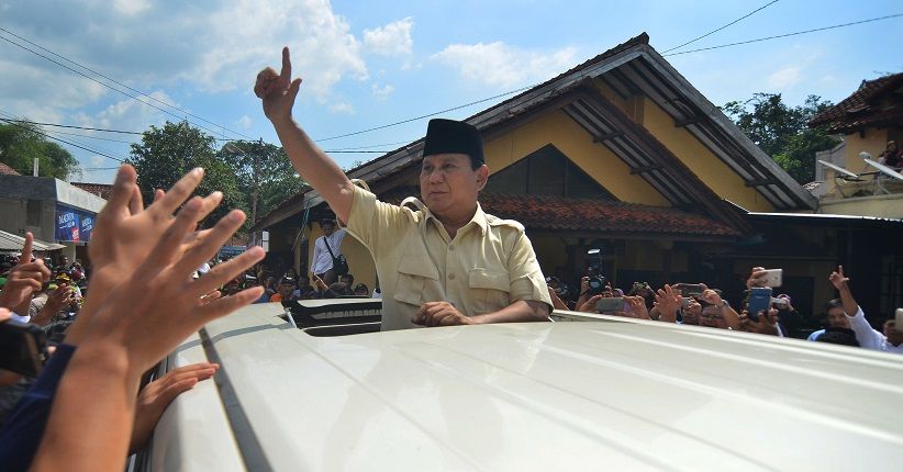 Prabowo Ziarahi Makam Abah Sepuh dan Abah Anom di Tasikmalaya