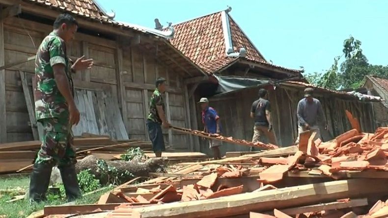 Puting Beliung Sapu Madiun-Situbondo, 4 Rumah Roboh, 236 Rusak Parah