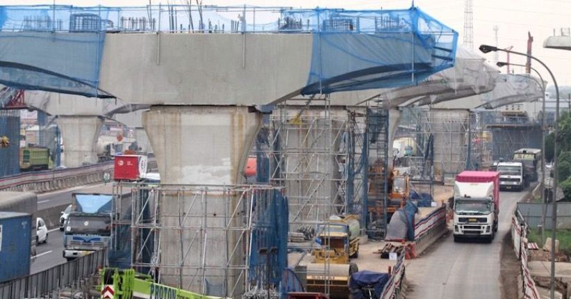 Strategi Kemenhub Urai Kemacetan di Tol Jakarta-Cikampek