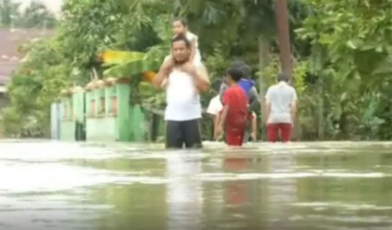 Diguyur Hujan Seharian, Puluhan Rumah di Kampar Terendam Banjir