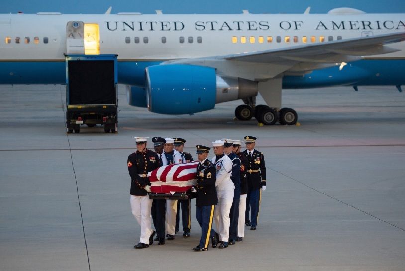 Trump Kirim Air Force One untuk Angkut Peti Mati George HW Bush