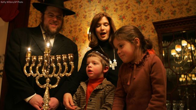 Umat Yahudi di Seluruh Dunia Mulai Rayakan Hanukkah