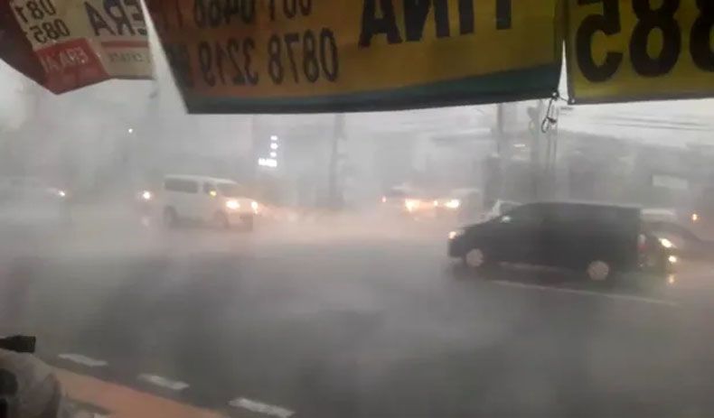 Hujan Badai di Semarang, 2 Pesawat Harus Berputar-putar di Langit