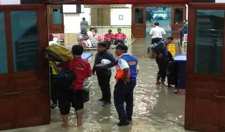 Hujan Badai Landa Kota Semarang, Stasiun Tawang Kebanjiran