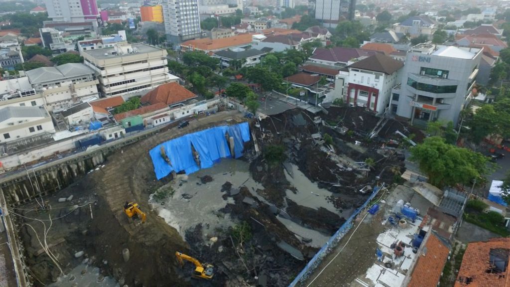 Pemkot Surabaya Sebut Jalan Gubeng Ambles akibat Kesalahan Konstruksi
