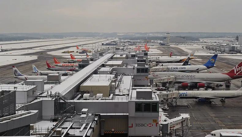 Penerbangan ke London Dialihkan ke Paris dan Amsterdam akibat Drone