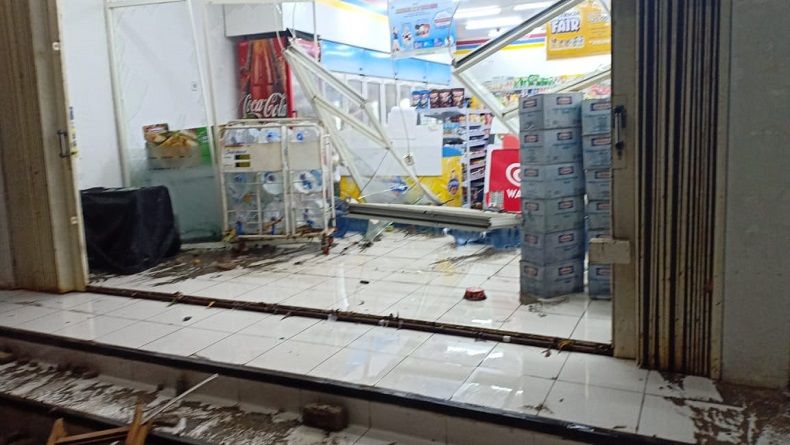 Sejumlah Rumah di Pandeglang Banten Roboh Diterjang Gelombang Pasang