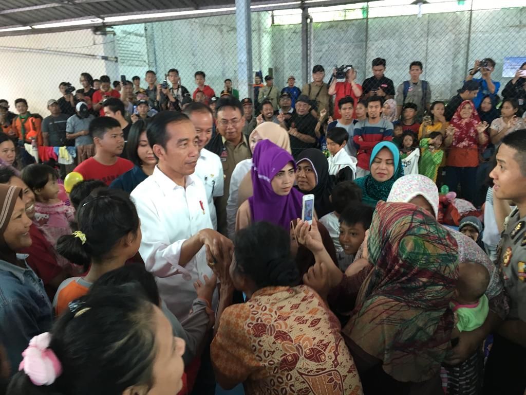 Presiden Jokowi Tinjau Daerah Terdampak Tsunami di Banten