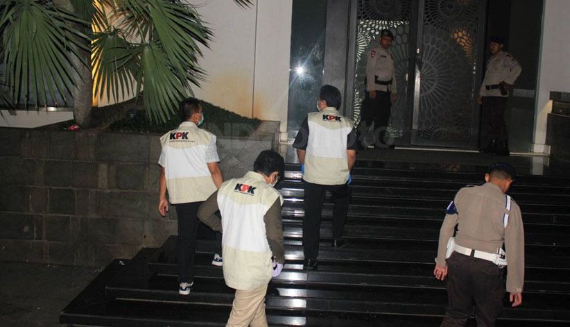 KPK OTT Bupati Lampung Utara di Rumah Dinas