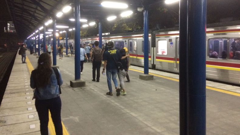 Lumpuh 1 Jam, Perjalanan KRL Jakarta-Bekasi Kembali Normal