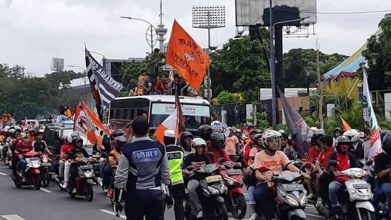 Konvoi Perayaan Kemenangan Persija Bergerak Menuju Balai Kota