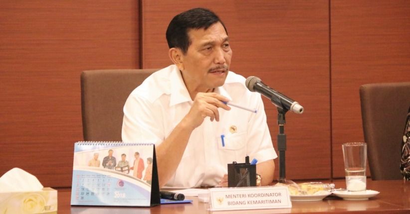 Menko Luhut Tidak Sepakat dengan Menteri Susi Soal Larangan Plastik