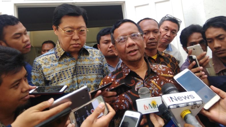 Beredar Meme Hoaks Dirinya Dukung Prabowo, Mahfud MD: Itu 2014 Bro