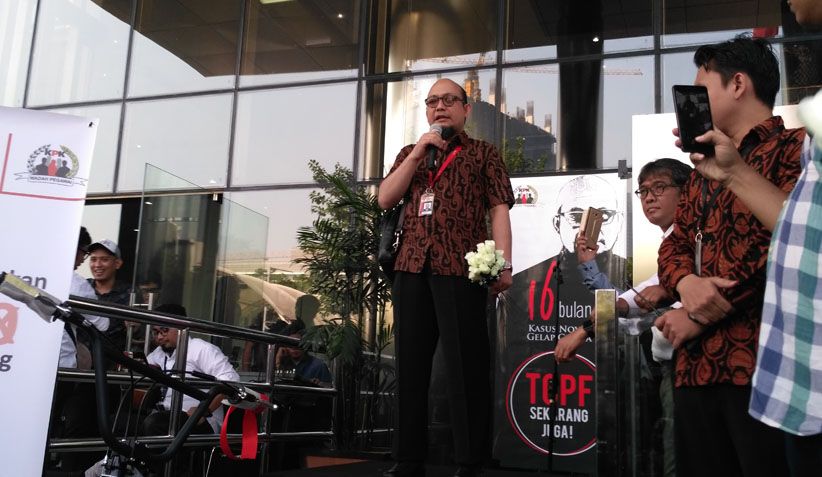 Sempat Absen Panjang, Hari Pertama Bekerja Novel Baswedan Menangis