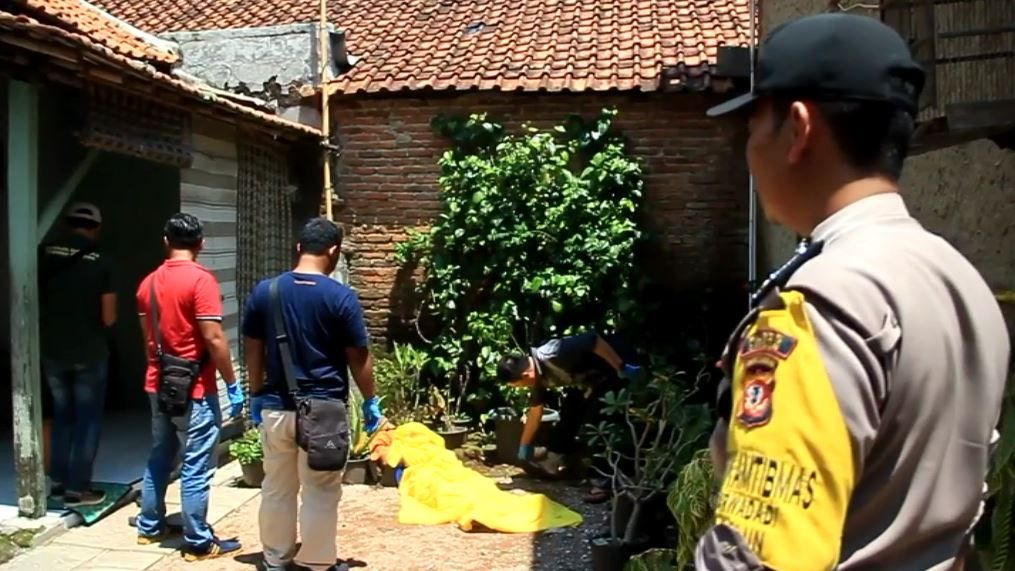 Kakek Tua Ditemukan Tewas di Halaman Rumah Warga di Cirebon