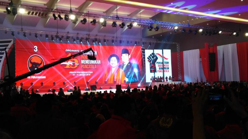 Disoraki 'Huuuu' oleh 13.000 Anggota PDIP, Ketua MPR Hanya Tersenyum