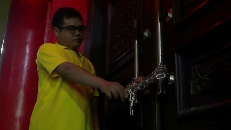 Jelang Imlek, Ruang Ibadah Klenteng Kwan Sing Bio Tuban Disegel