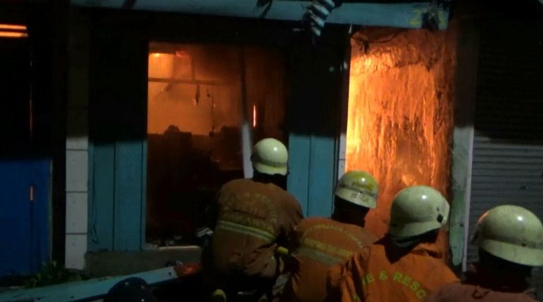 Kebakaran Amuk Puluhan Rumah di Tomang, 22 Mobil Damkar Dikerahkan