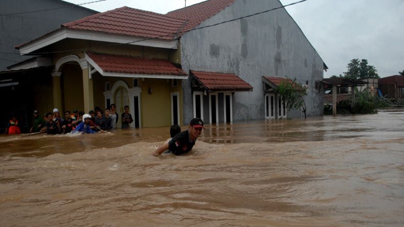 Banjir Bandang Rendam Sulsel, Rescue Perindo Bantu Evakuasi Korban