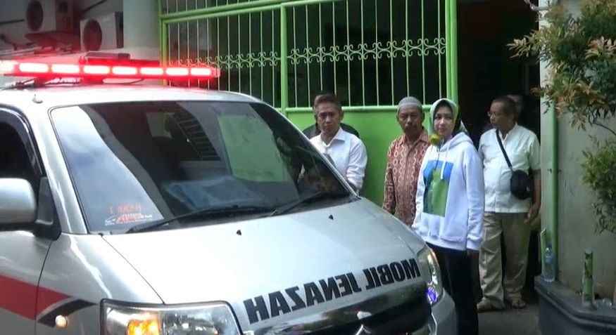 Kepala Kesbangpol Tangsel Tewas Tabrakan, Airin Jemput Jenazah Korban