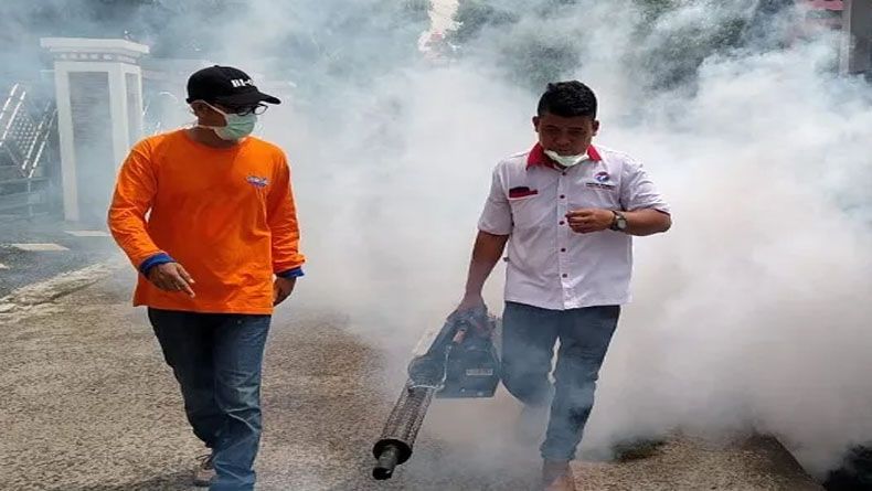 Dihubungi Warga, Perindo Semarang Langsung Fogging 250 Rumah