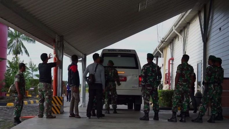 Jenazah Praka Nasrudin yang Gugur Ditembak KKSB Dievakuasi ke Jayapura