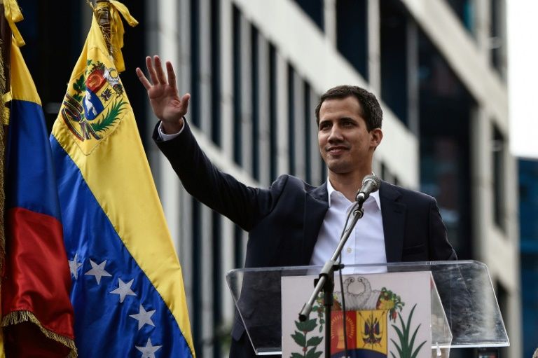 Pemerintah Maduro Cekal dan Bekukan Rekening Pemimpin Oposisi Guaido