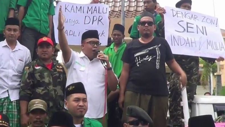 Ribuan Santri Demo Desak Fadli Zon Minta Maaf pada KH Maimoen Zubair