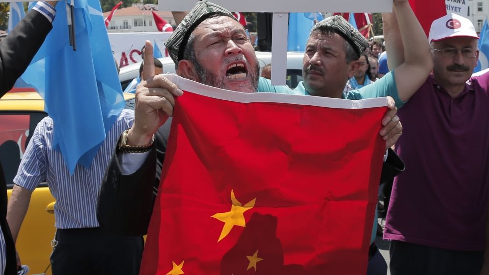 Kelompok Muslim Uighur Tuntut China Unggah Video Penghuni Kamp Tahanan