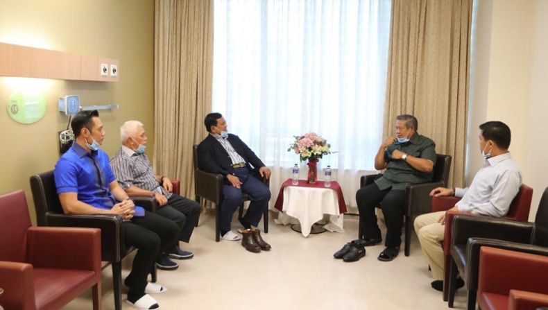 Prabowo Terbang ke Singapura Jenguk Ani Yudhoyono