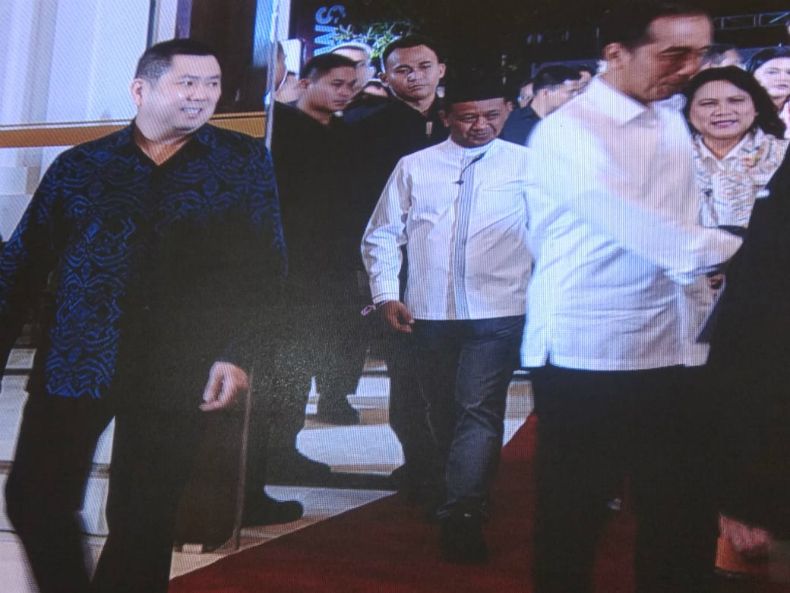 Hary Tanoesoedibjo Sambut Jokowi saat Tiba di Arena Debat Kedua