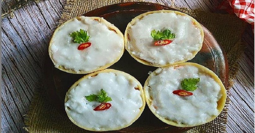 Mencicipi Kue Mentu Isi Daging, Jajanan Pasar Khas Palembang
