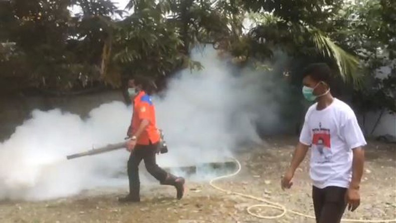 Basmi Nyamuk Penyebab DBD, Perindo Mimika Fogging Permukiman Warga