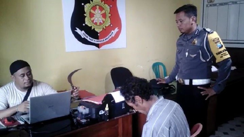 Paksa Istri Mengaku Selingkuh, Suami di Jember Ancam Pakai Celurit