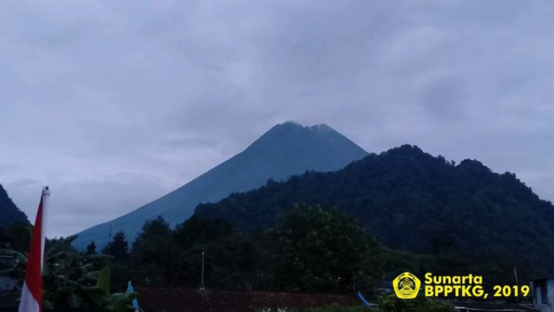Merapi Kembali Luncurkan Lava Pijar, BPPTKG Rekam 6 Kali Gempa Guguran