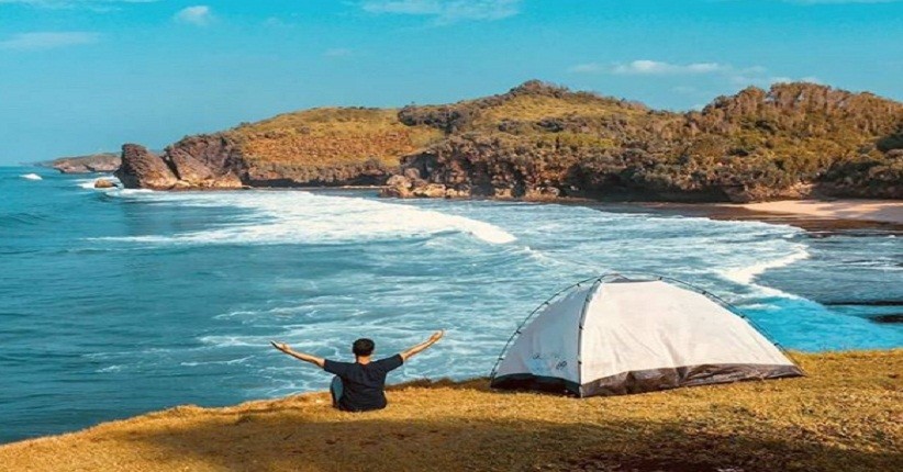 Terpikat Pantai Widodaren Gunungkidul, Tebing Karangnya Terlihat Unik